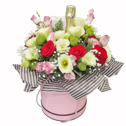 Veliki roze Flower Box sa šampanjcem Prosecco, Raffaello kuglicama, crvenim ružama, belim i roze lizijantusom, zelenim margaretama