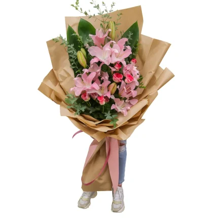 XXL buket sa ljiljanima, ružama, alstromerijama i eukaliptusom