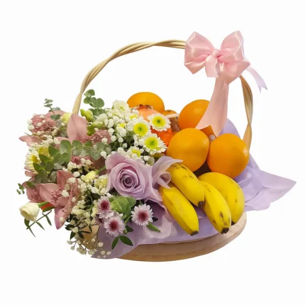 Voćna korpa sa ananasom, narom, bananama, jabukama, pomorandžama i cvetnim aranžmanom