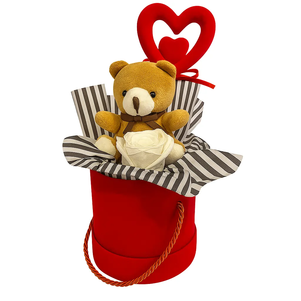 Box meda i srce sa ružom – romantičan poklon Plišani meda u kutiji sa crvenim srcem i ružom