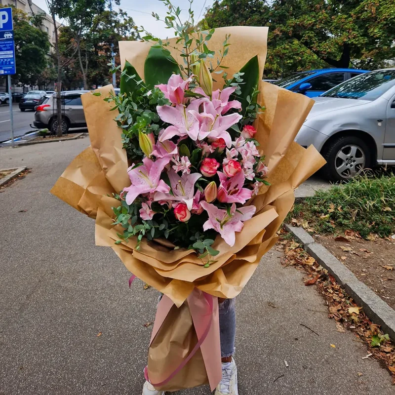 Detalj XXL buketa sa ljiljanima i alstromerijama