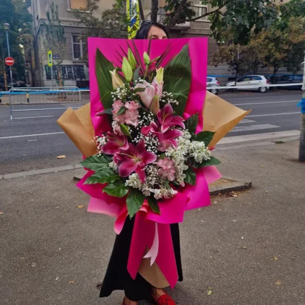 Detalj XXL buketa sa ljiljanima i gipsofilom